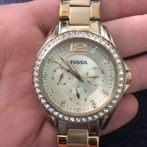 Gold Fossil watch in great condition :)